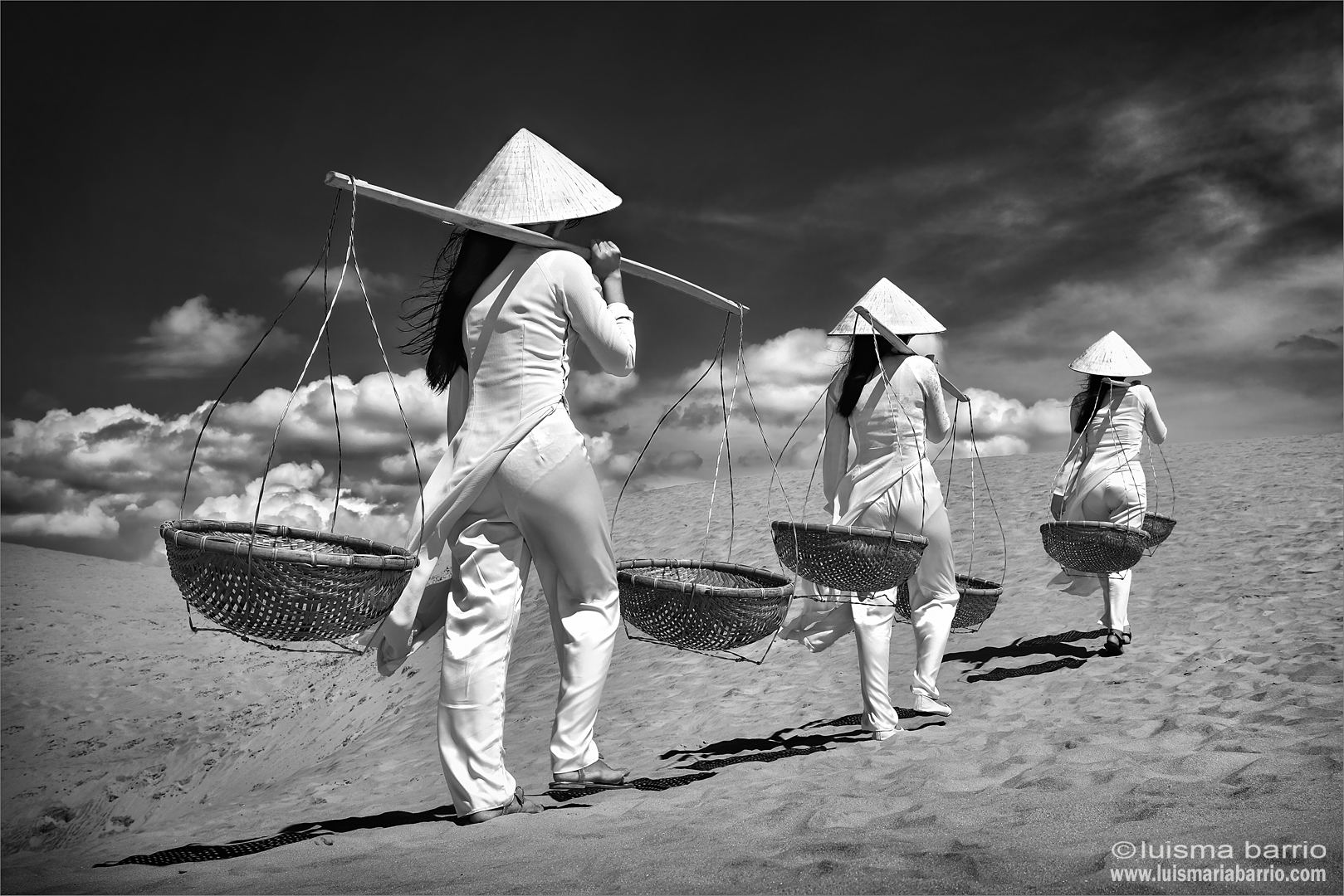 mujeres desierto vietnam ao dai